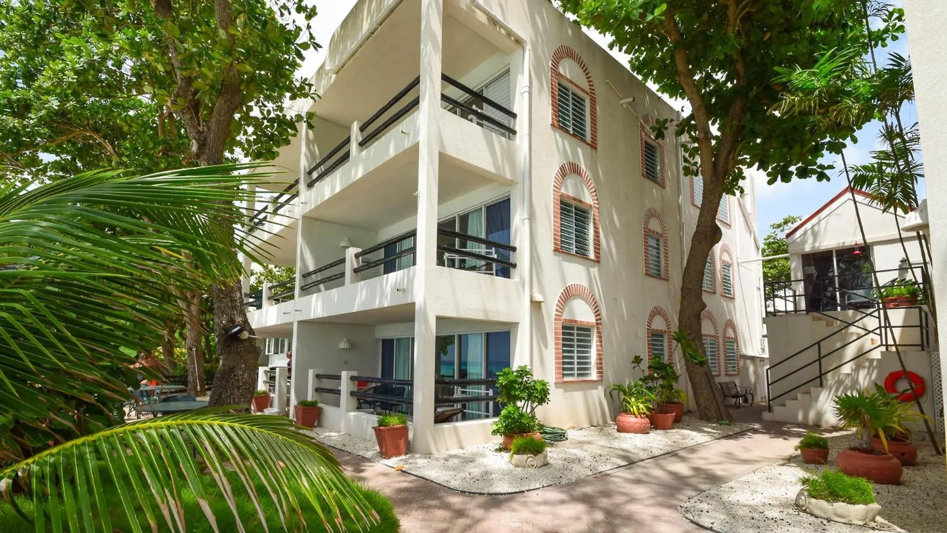 Charming 2 Bedroom Apt On Gorgeous Quiet Beach - Sea Star 3 Apts Bridgetown Barbados