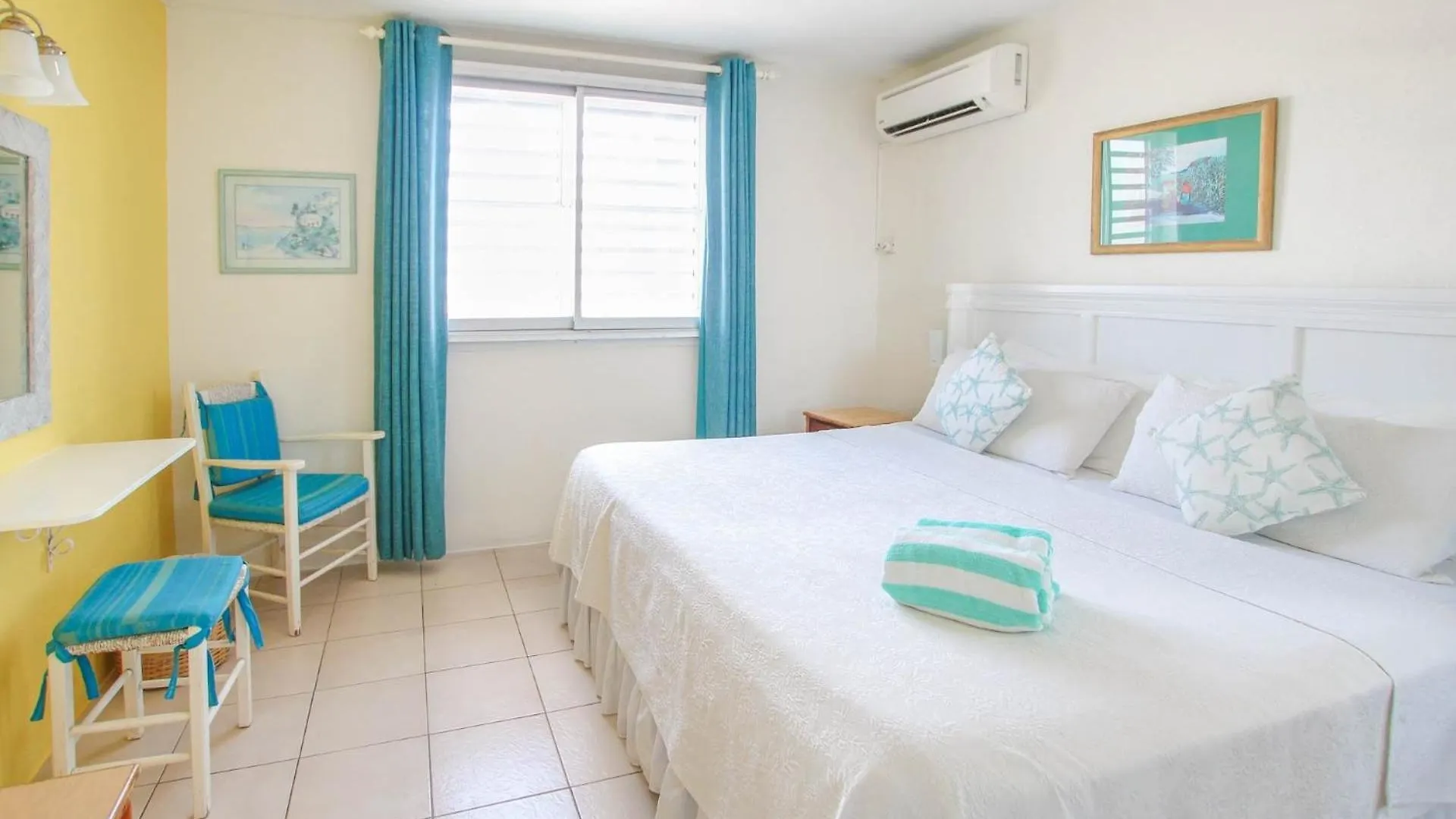 Charming 2 Bedroom Apt On Gorgeous Quiet Beach - Sea Star 3 Apts Bridgetown