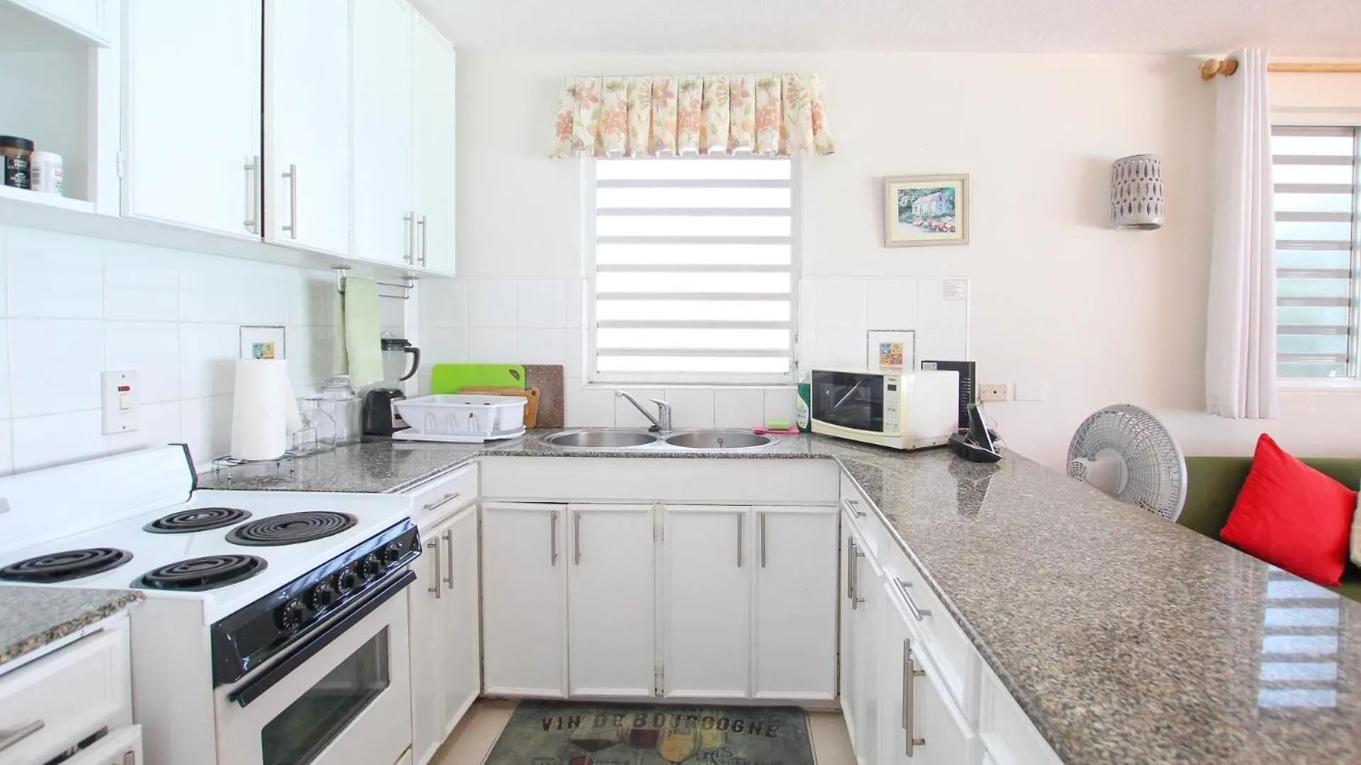 Charming 2 Bedroom Apt On Gorgeous Quiet Beach - Sea Star 3 Apts Bridgetown Apartment